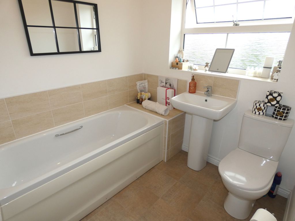 Family Bathroom- click for photo gallery